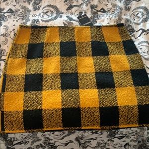 Yellow/black skirt